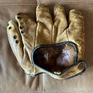 Vintage baseball glove lefty